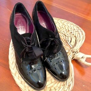 Coach Black Leather/Suede Lace Up Oxford Shoes.